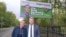 Vladimir Sevostyanov, the Yabloko candidate for the State Duma from Sverdlovsk Oblast, and Yabloko leader Nikolay Rybakov