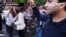 Танцы в Ереване после 10 дней манифестаций против назначения премьером бывшего президента Армении