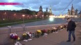 Москвичи уже полгода поддерживают мемориал на Москворецком Мосту, где был убит Борис Немцов