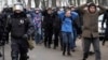 "Колонна пленных" с протестов в Петербурге, автор снимка – Дмитрий Ловецкий 