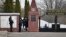 Утро: похороны Навального, автозаки возле церкви
