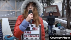 Вероника Горецкая на флешмобе в поддержку политзаключенных в 2019 году. Скриншот видео