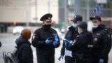Как в Москве задерживают людей за нарушение самоизоляции