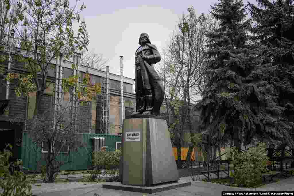 Осенью 2015 года одесситы превратили Ленина в Дарта Вейдера