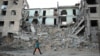 "Стены тонкие, внутри пусто". В Гюмри пострадавшие от землетрясения 1988 года до сих живут во времянках