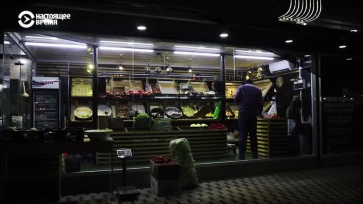 В Кыргызстане отключат уличное и рекламное освещение магазинов и кафе