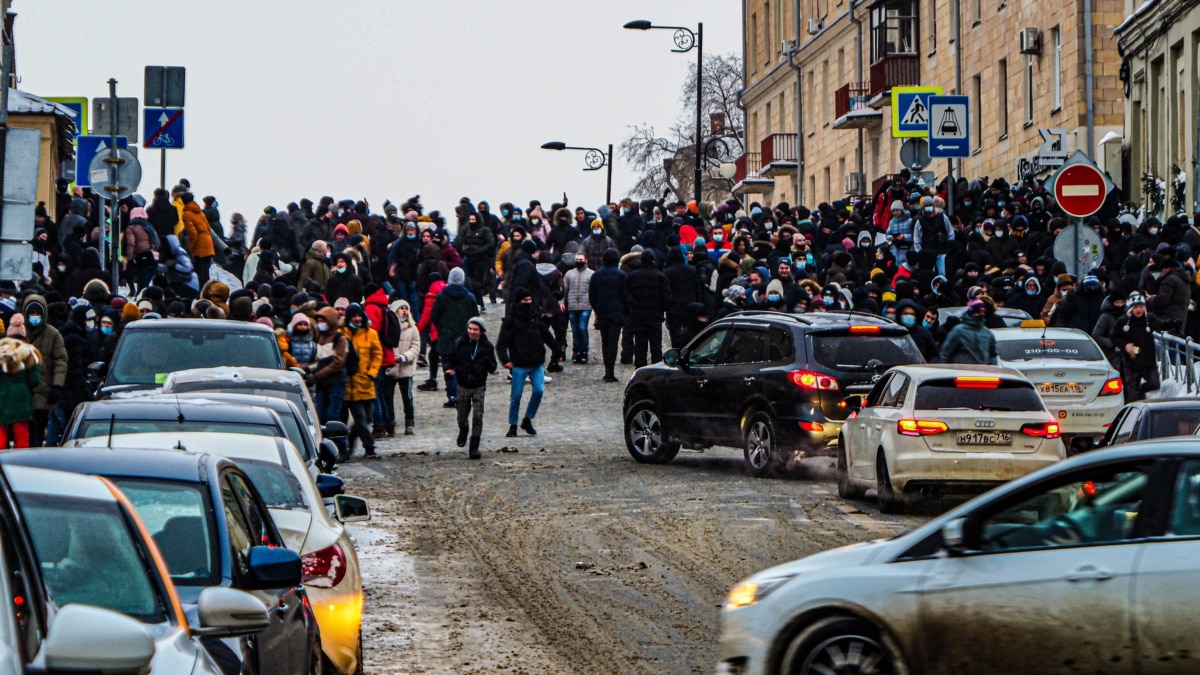 Задержанная на акции протеста в Казани заявила, что полиция заставила ее  раздеться