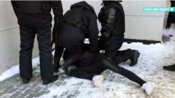 "Дышать не могу, парни!" – в Челябинске полиция душит задержанного