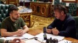 UKRAINE – Ukrainian President Volodymyr Zelensky (C) with US actor Sean Penn (R) during a meeting in Kyiv, 28 June 2022 
