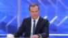 "Это не интервью". Как устроена ежегодная беседа журналистов с Медведевым